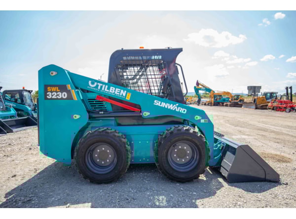 MiniIncarcator SUNWARD SWL 3230, 3.5 ton, 74CP de vanzare